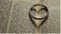 svatba- prstýnek, Bible, zdroj: www.pixabay.com, Licence: CC0 Public Domain / FAQ svatba- prstýnek, Bible, zdroj: www.pixabay.com, Licence: CC0 Public Domain / FAQ
